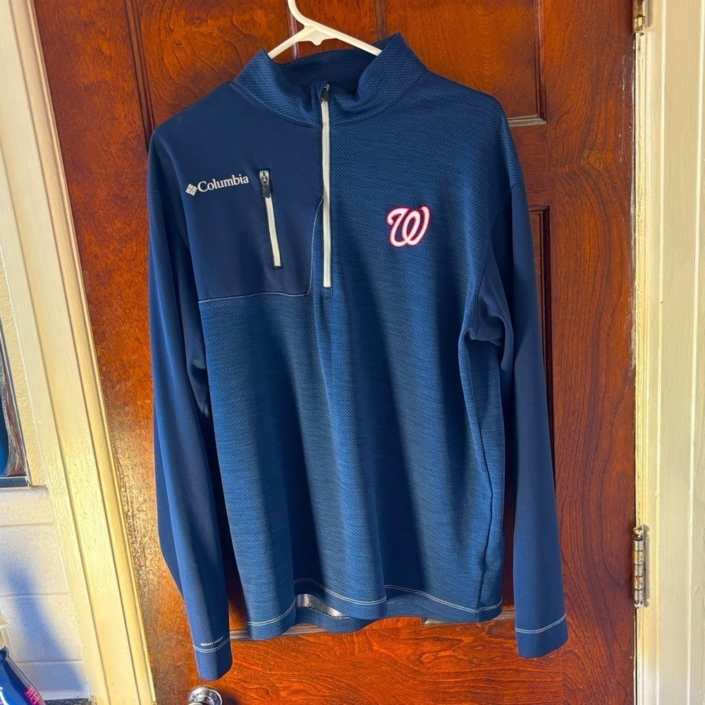 Columbia Nationals Men’s Large Omni-Heat Navy Pullover in excellent condition.